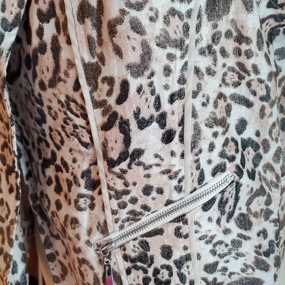 Chicos Leopard Linen Vest - Picture 4 of 13